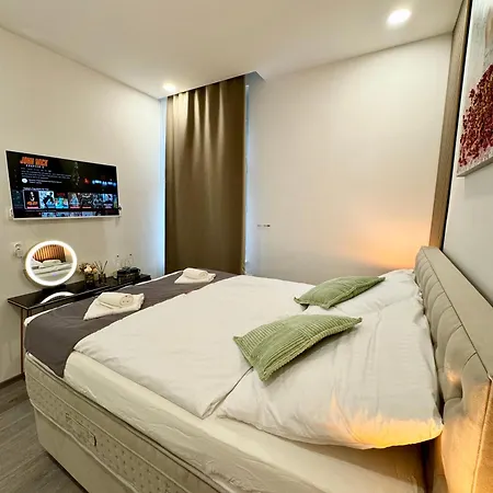 Little Downtown 3*