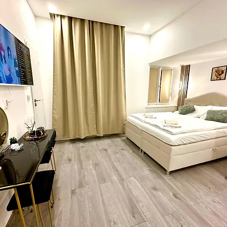 Little Downtown 3*